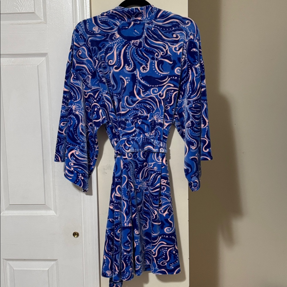 Lilly Pulitzer robe - Picture 7 of 9